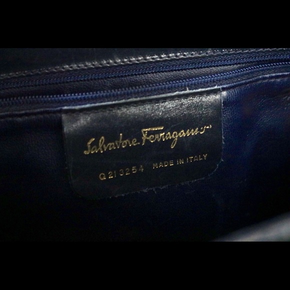 VINTAGE Authentic Salvatore Ferragamo Leather Buckle Shoulder Purse ! - Picture 8 of 8